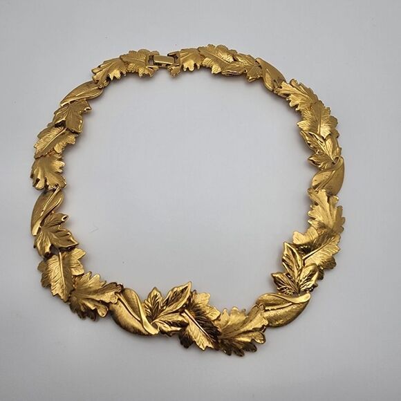Vintage Napier Gold Tone Leaves Necklace